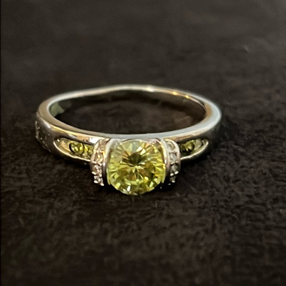 S925 silver ring green stone diamond accents - Picture 1 of 6